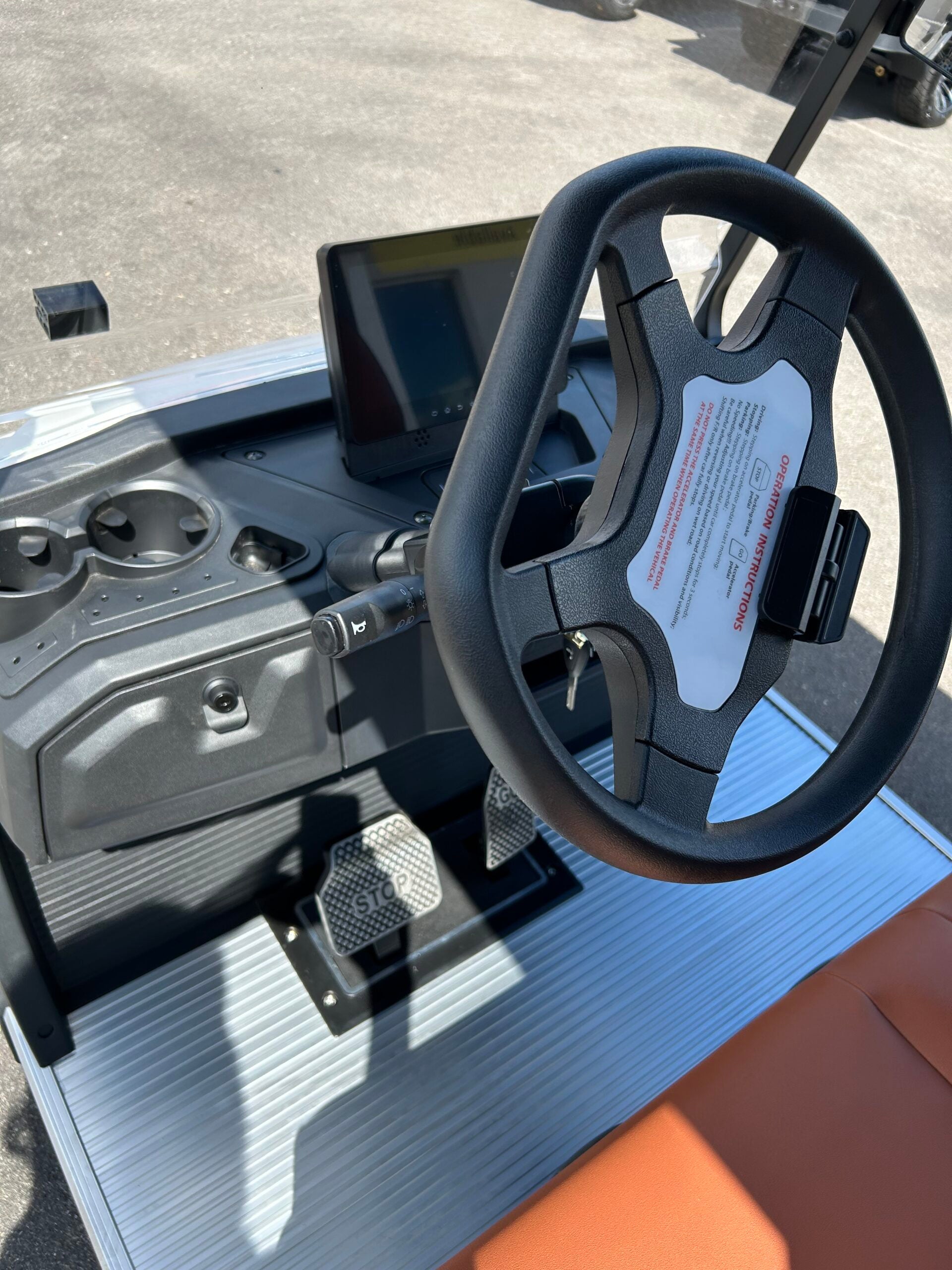 2025 Advanced EV Advent 4 – Metallic White, 4 Passenger image 3