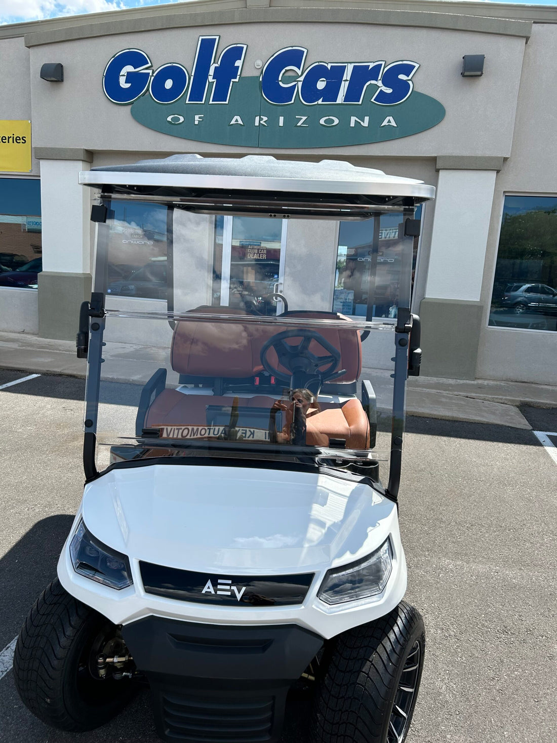 2025 Advanced EV Advent 4 – Metallic White, 4 Passenger image 0