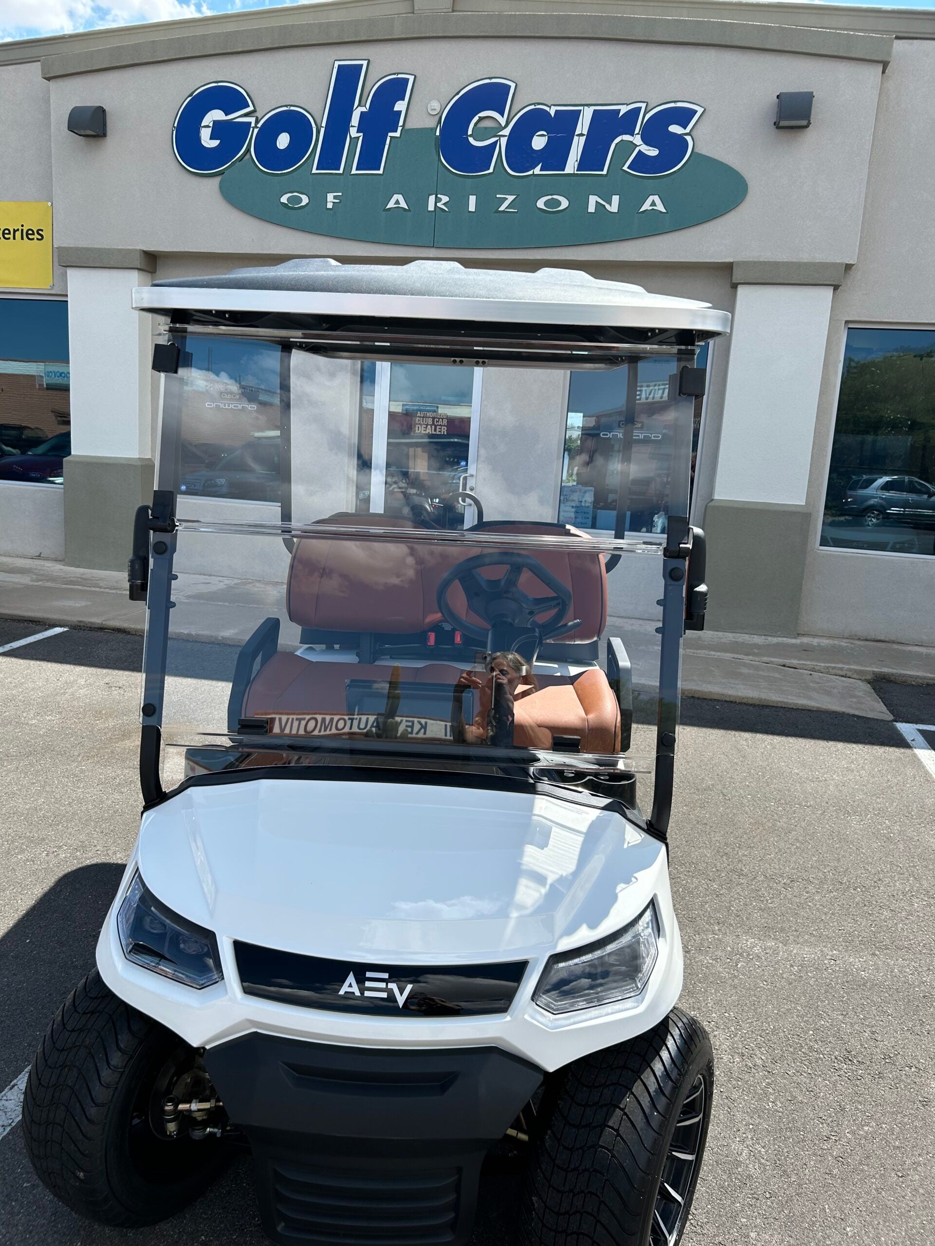 2025 Advanced EV Advent 4 – Metallic White, 4 Passenger image 0