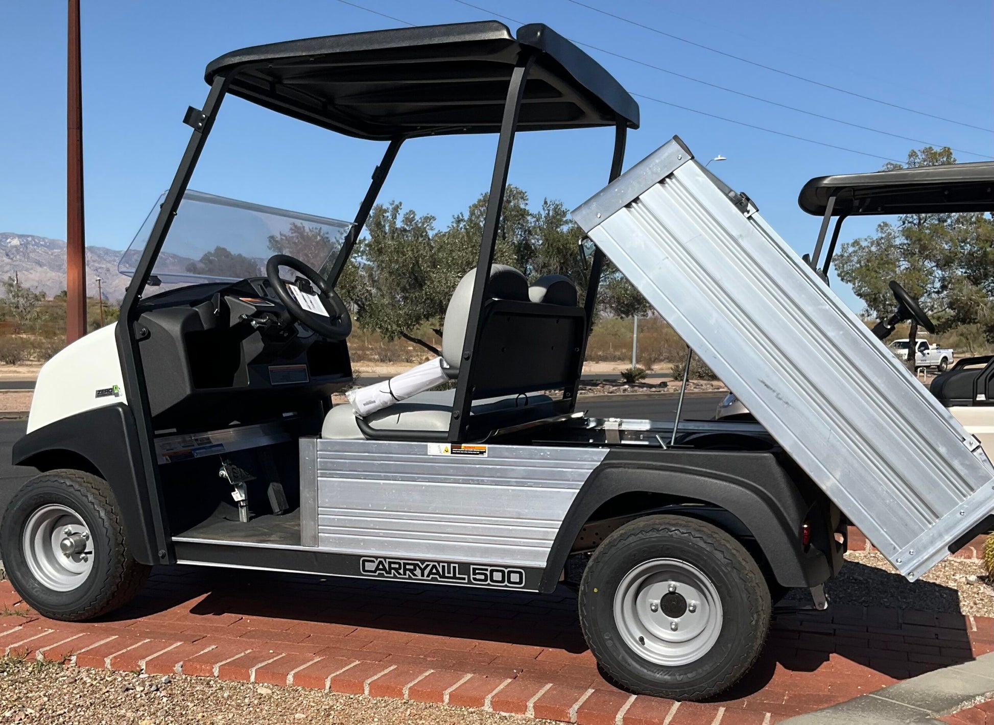 2025 CLUB CAR CARRYALL 500 – ELECTRIC UTILITY VEHICLE image 1